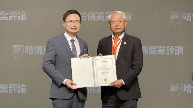 志聖董事長梁茂生 (右) 登 HBR 台灣企業領袖 100 強 以人才與文化迎向 60 周年。(圖：志聖提供)