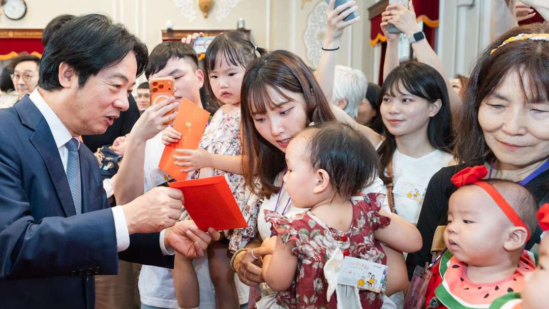 賴清德：0〜18歳に月5,000元の手当、来年度から開始 「此時不生、更待何時」