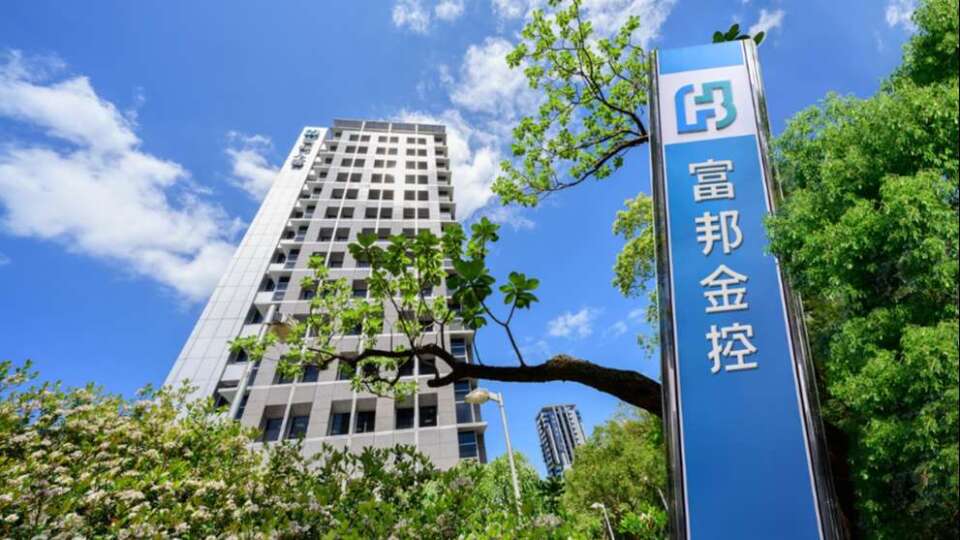 人壽7月遇亂流！富邦金前7月仍賺956億元奪雙冠王 FVOCI股票賺破千億