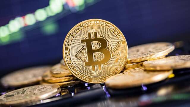 比特币狂飙23%后熄火 现货ETF强劲流入撑盘