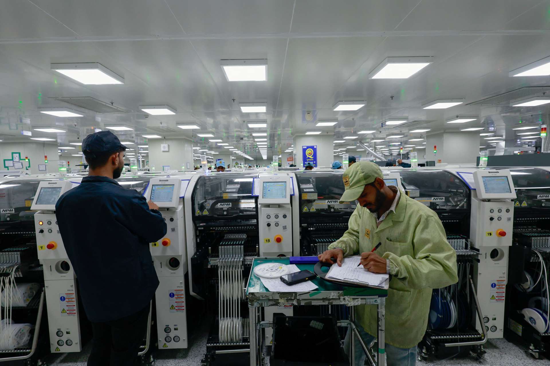 印度電子製造大廠Dixon Technologies位於諾伊達的生產線。Reuters/TPG