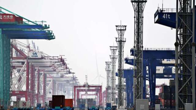 中国8月出口成长加速 贸易顺差接近8,060亿美元