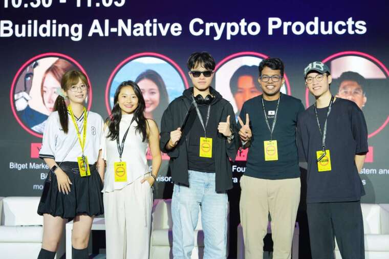 Bitget 行銷經理 Yoaka 參與「Building AI-Native Crypto Products」主題論壇。