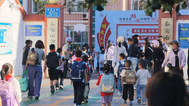 〈走进中国〉5年减少2.97万所小学 中国多地小学改成养老院