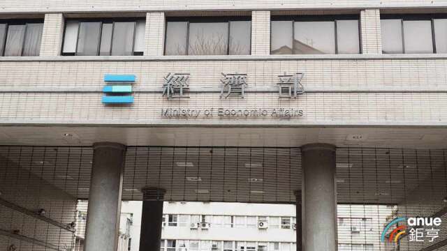 产业表态挺拨补台电中油 基本薪资连11涨？龚明鑫：提供受调薪冲击企业「配套」
