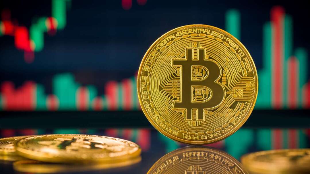 Bitcoin Drops as Clarity Act Fails to Advance; Is Cathie Wood Selling Off Crypto Stocks?