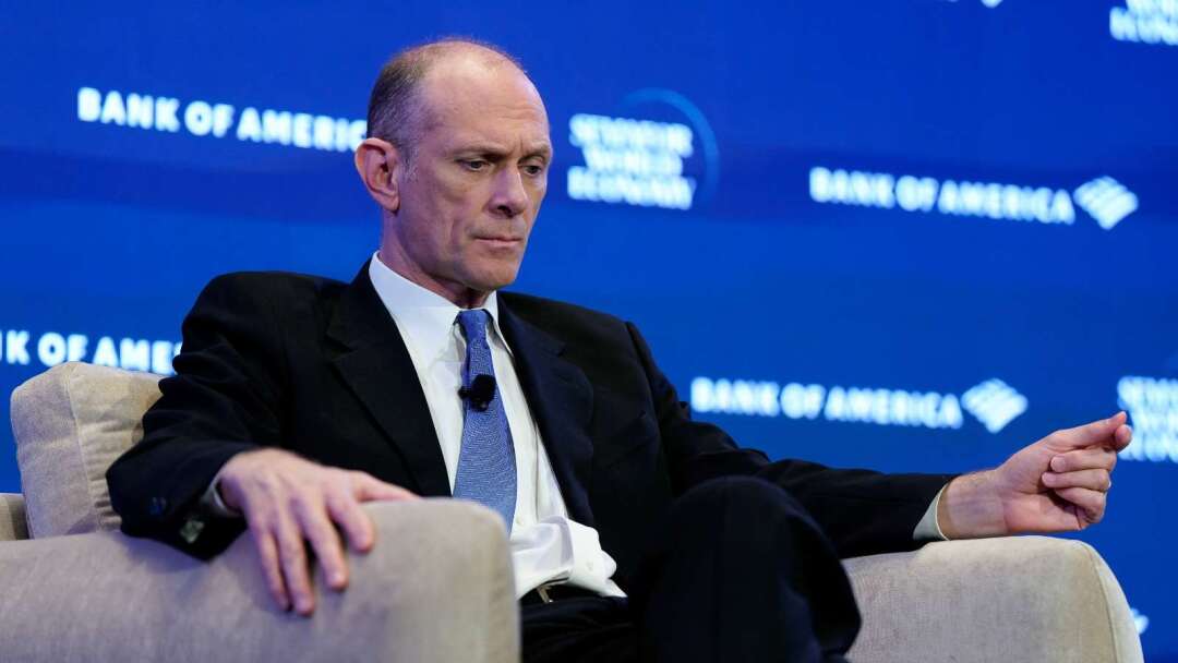 Will Excessive US Debt Force the Fed to Cut Rates? Trump Calls for 1% Rate, but Goolsbee Warns of Backfire