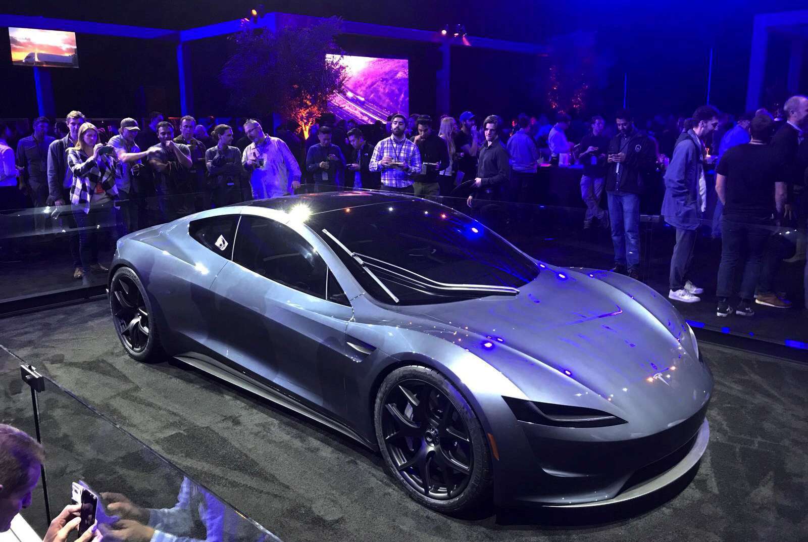 特斯拉Tesla(TSLA-US)上一代Roadster，于2017年11月16日在美国加州霍桑举行的发表会中亮相。Reuters/TPG