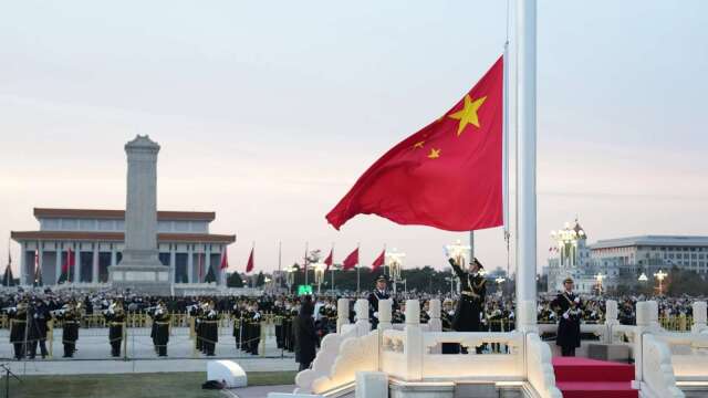 天安门广场举行升国旗仪式 现场1万只和平鸽放飞