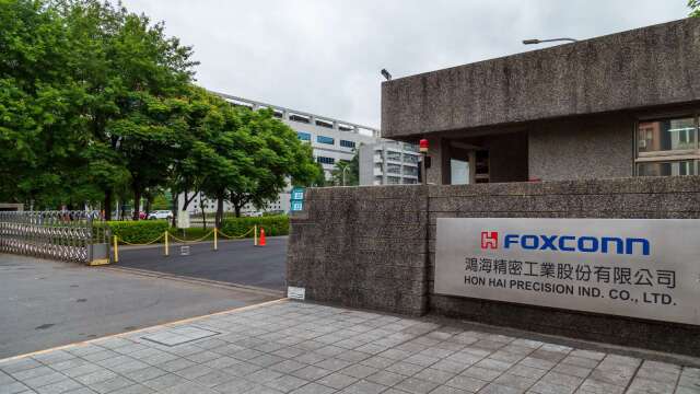 iPhone Duo预购前夕 苹果高层访鸿海：正扩大生产规模