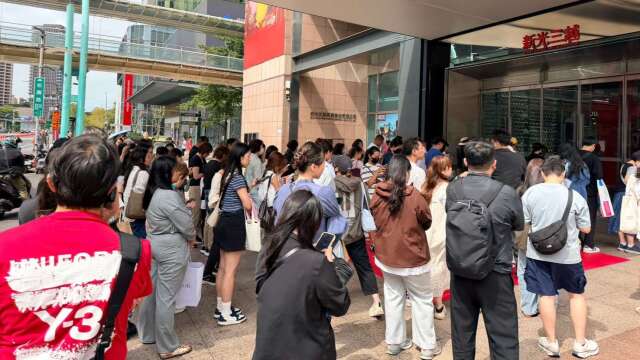 信义区百货周年庆全面启动 新光三越乐看人潮年增5%