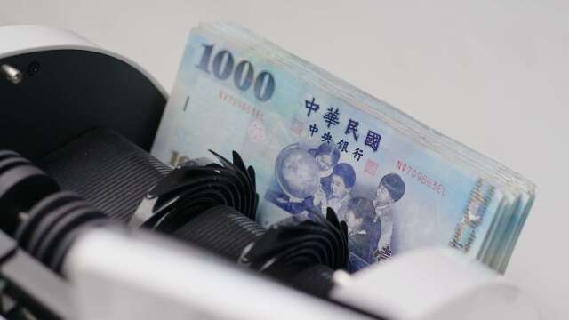 〈台币〉股汇不同调 续贬7.3分失守32.3元关卡