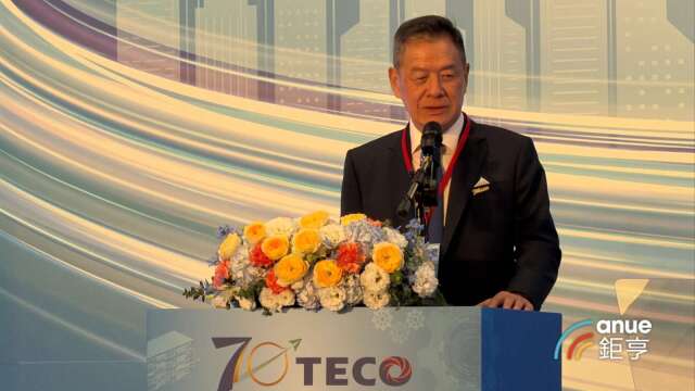 東元利明献:2027年營運高速成長,兩至三年達到千億營收目標。(鉅亨網記者劉玟妤攝)