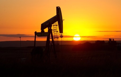 專家預期年底油價將回升至 60 美元。 (圖:AFP)